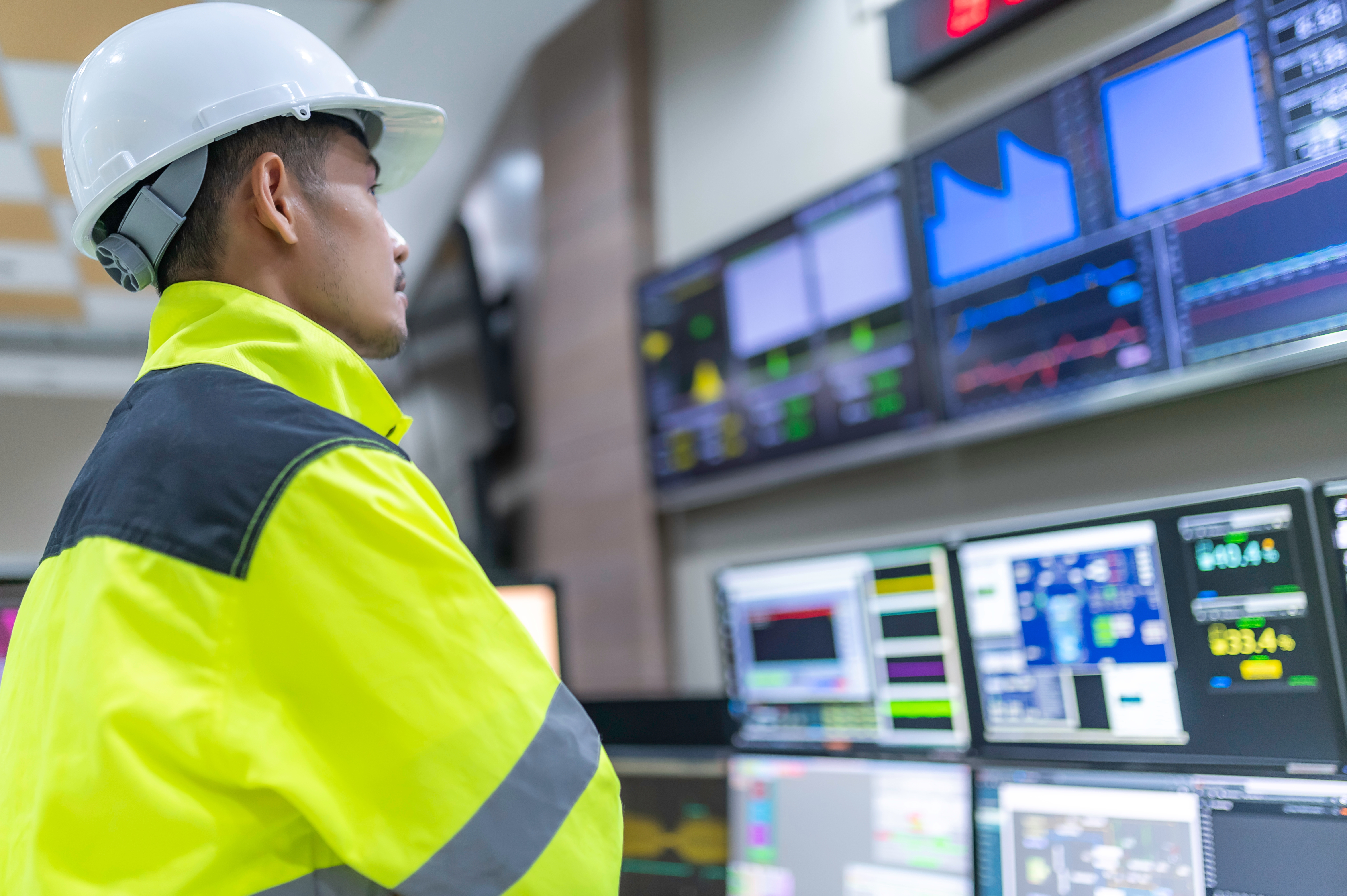 Man hivis control room helmet